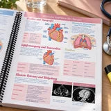 Das aufgeschlagene Buch auf dem Schreibtisch, Seite zur klinischen Anatomie des Herzens